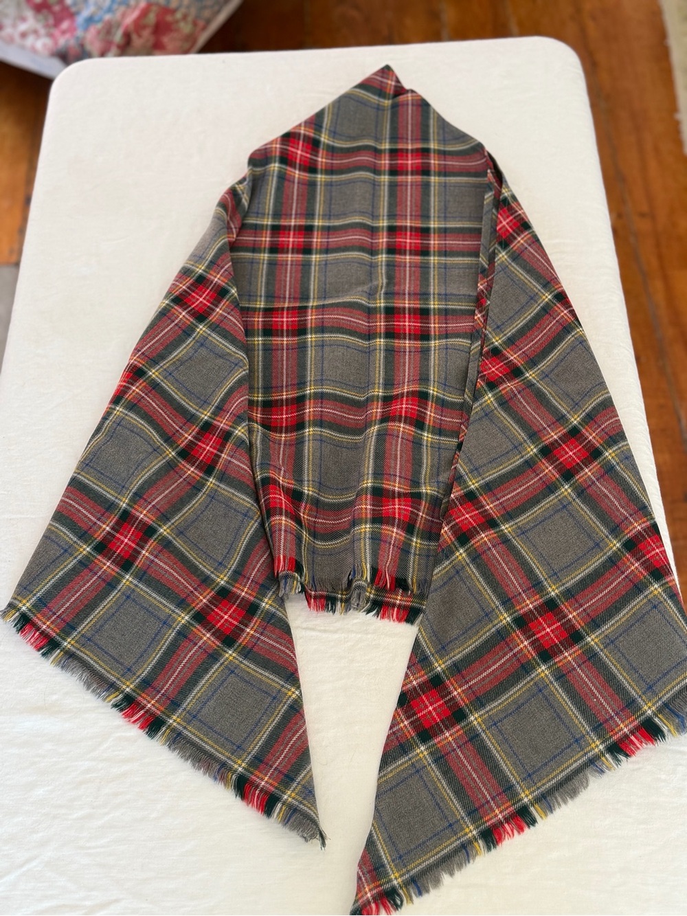 Women’s Vintage Bonda 100% Wool Grey Stewart Tartan Scarf